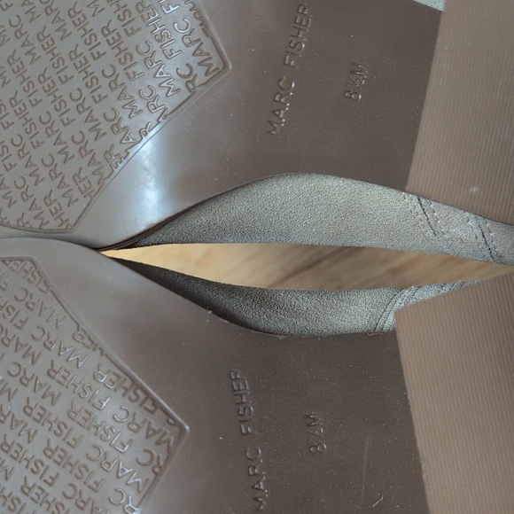 Marc FisherMATTER Suede Block Heel Pointed Toe Dark Natural Ankle Boots Size 8.5 - Picture 4 of 8